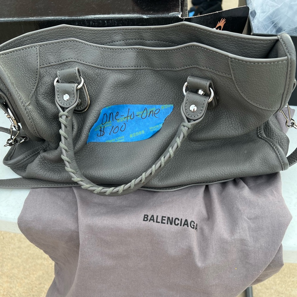 Balenciaga one one (copy) Bag is gray barely used